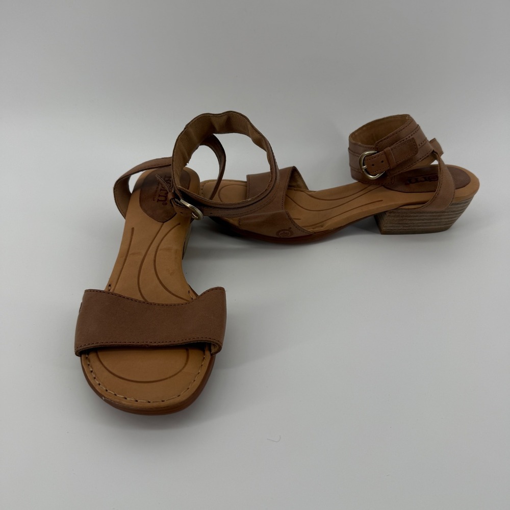 Born D93516 VBEA16 Tan Brown Leather Ankle Strap Low Block Heel Sandals 8M